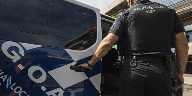 Detenido un vigués con orden de arresto tras pegarse con otro cliente en un bar