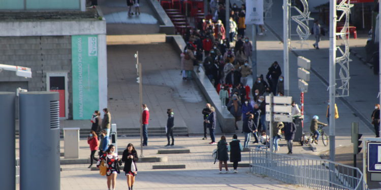 La incidencia cae con más fuerza en el área sanitaria de Vigo, que vuelve a reducir hospitalizaciones