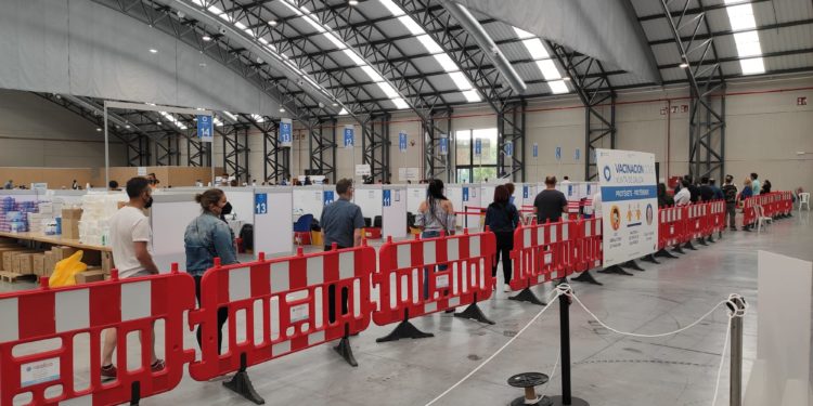 Galicia cita a la población de 39 a 30 años para la tercera dosis contra la Covid-19