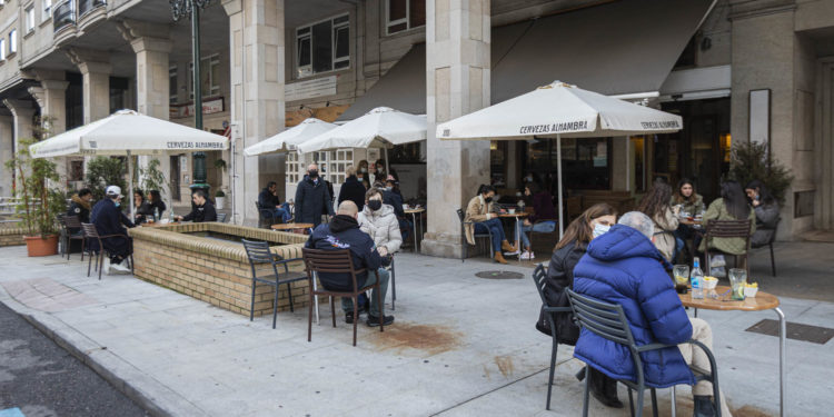 Galicia pone fin a la limitación de horarios en la hostelería y el ocio nocturno