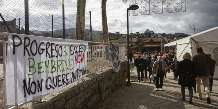 pancarta protesta vial PXOM