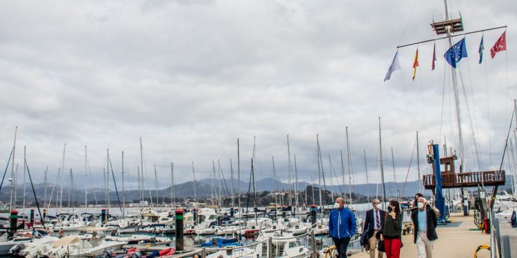 Baiona impulsa la navegación terapéutica con 16 mujeres y 21 menores víctimas de violencia de género