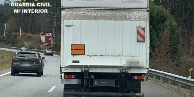 Un conductor de Mos da positivo en drogas al volante de un camión de mercancías peligrosas
