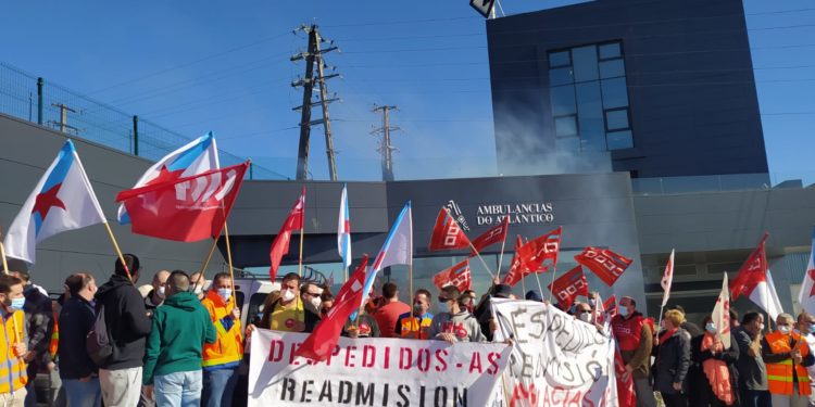 Protesta ante la concesionaria del 061 por el despido de cuatro trabajadores en Vigo