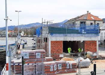 La nueva lonja de Canido ya se levanta en el puerto vigués dos años después
