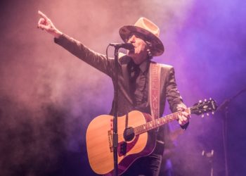 La canción que Mikel Erentxun dedicó a los vigueses en el concierto que puso al auditorio a sus pies