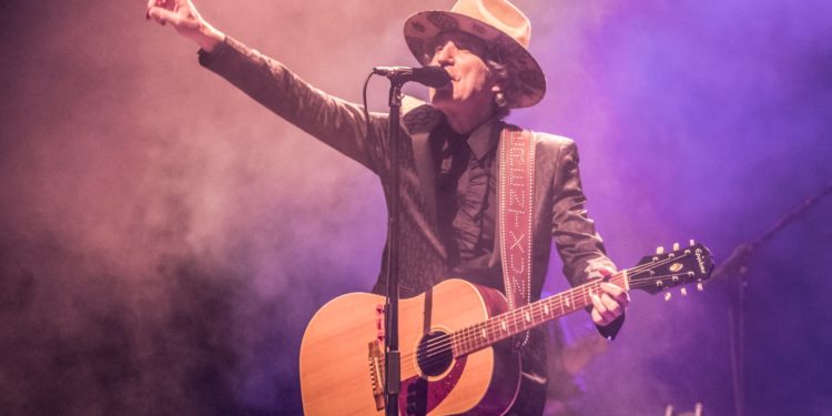 La canción que Mikel Erentxun dedicó a los vigueses en el concierto que puso al auditorio a sus pies