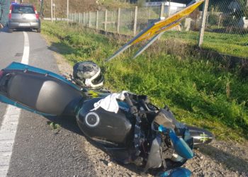Un motorista vigués herido al sufrir un accidente en Baredo