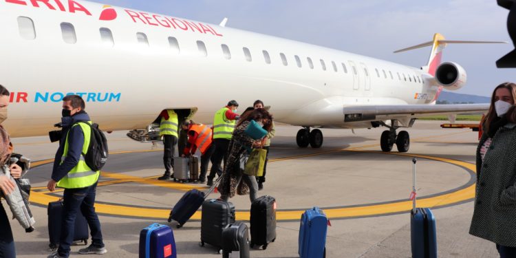 Air Nostrum estrena el Valencia-Vigo con un 39% de ocupación y anuncia 11 rutas desde Peinador