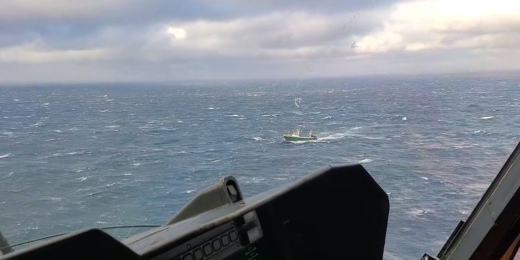 España y Canadá, a la espera de reanudar la búsqueda de los desaparecidos del ‘Pitanxo’