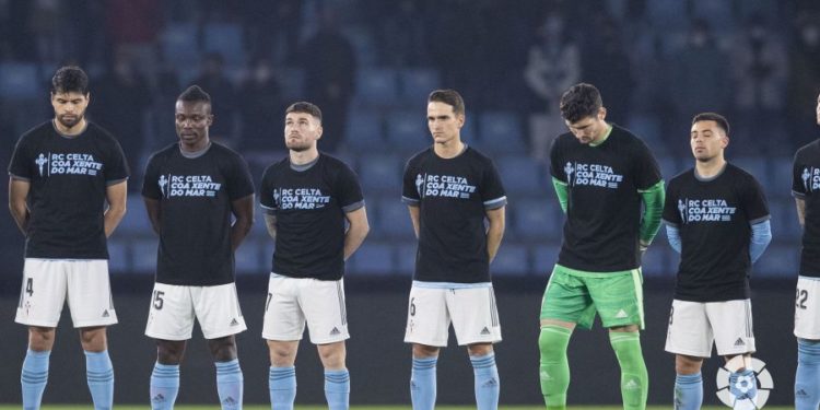 Sentido minuto de silencio y largo aplauso en Balaídos por los marineros del ‘Pitanxo’