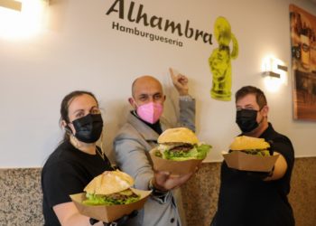 La icónica Hamburguesería Alhambra de O Porriño compite por la ‘Best Burger’ de España