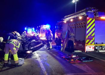 Herido de gravedad un conductor tras volcar en Tomiño