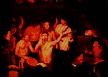 Todo sobre el histórico concierto sorpresa de Vigo en el que ni siquiera el propio Manu Chao sabía que iba a tocar