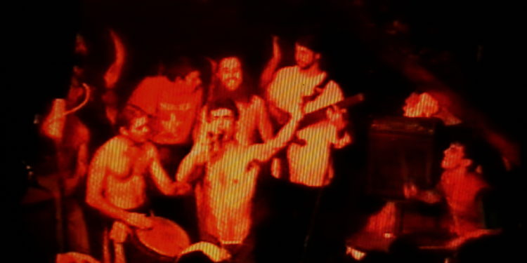 Todo sobre el histórico concierto sorpresa de Vigo en el que ni siquiera el propio Manu Chao sabía que iba a tocar