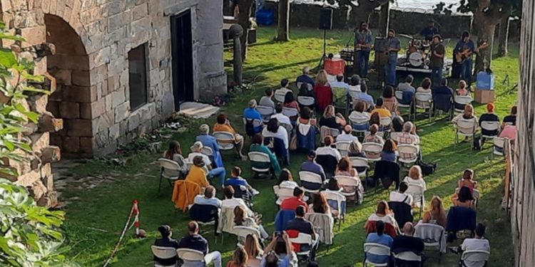 O Mosteiro de Oia recibiu a máis de 20.000 persoas desde a reapertura