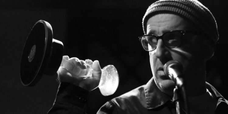 El vigués Nico Pastoriza presenta su nuevo disco: “Servicio de Atención al Cliente”