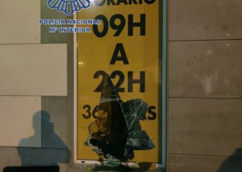 Tres detenidos por robar en dos farmacias de Vigo usando tapas de alcantarilla para entrar