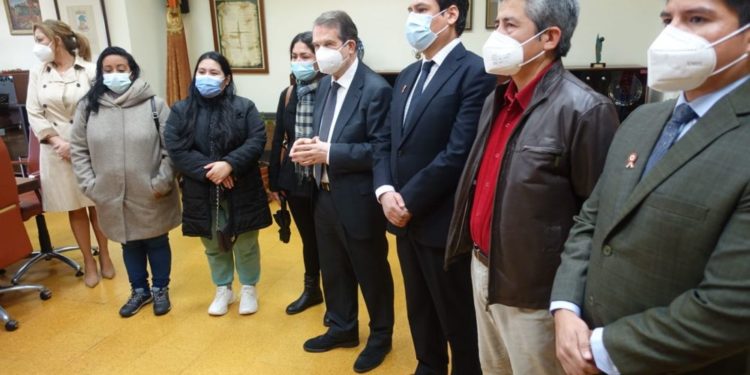 La comunidad peruana en Vigo reclama ayuda: «¿Cómo quedan esos niños?»