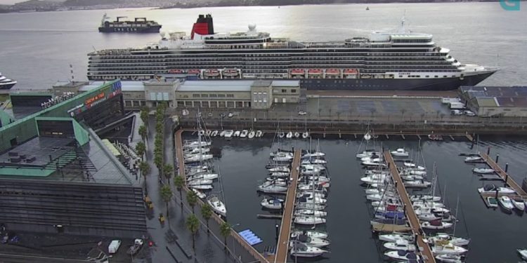El ‘Queen Elizabeth’ hace noche en Vigo con 1.300 pasajeros