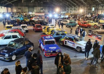 Espectacular regreso de Retro Galicia al Ifevi con 18.000 aficionados a los vehículos clásicos
