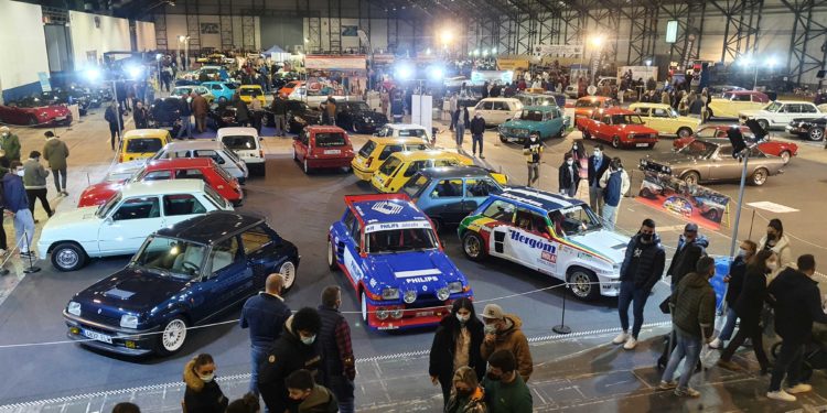 Espectacular regreso de Retro Galicia al Ifevi con 18.000 aficionados a los vehículos clásicos