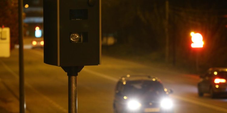 Vigo cambia la ubicación del radar de la Avenida de Europa y renueva una cabina en Beiramar