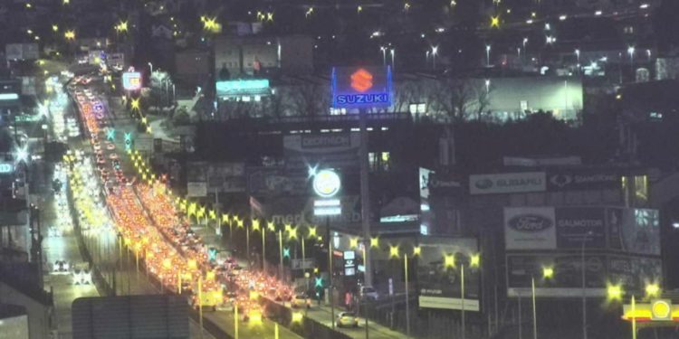 Colapso en la Avenida de Madrid de Vigo por un accidente de tráfico