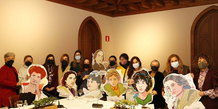 As mulleres do «Manifesto de Soutomaior» volven a ocupar o castelo