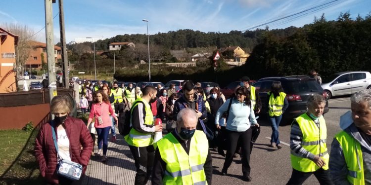Caminata y sesión vermú en Bembrive contra el trazado de la nueva A-55: «Es un atentado a la parroquia»