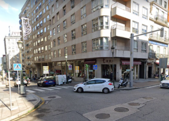 Detenido en Vigo un joven que invadía la calzada a pie y golpeaba coches aparcados