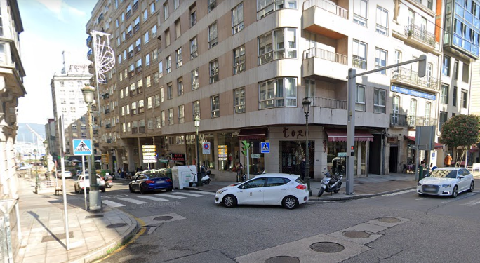 Detenido en Vigo un joven que invadía la calzada a pie y golpeaba coches aparcados