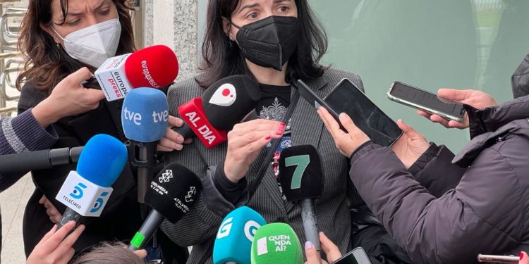 Las familias del «Villa de Pitanxo» claman tras hablar con Canadá: «Nos dicen que nos están vendiendo humo»