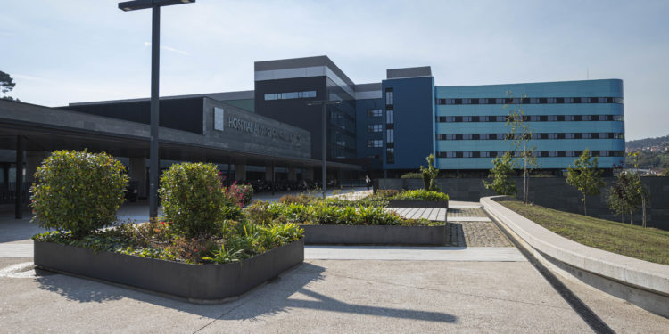 Un juzgado de Vigo rechaza tratar con ozonoterapia a una enferma de Covid-19 en el Cunqueiro