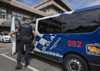Detenido un vigués por zarandear y golpear contra una pared a una mujer