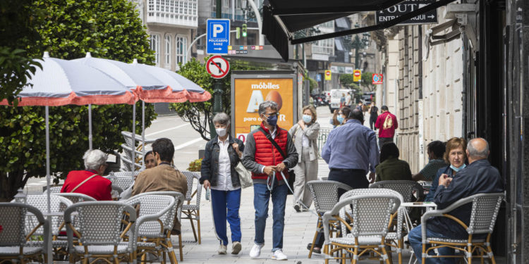Feijóo aboga por “relajar” el uso de mascarilla en la calle, que debe ser “estricto” en interiores