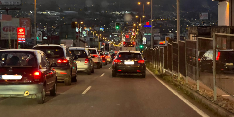 Colapso en la Avenida de Madrid de Vigo por un accidente de tráfico