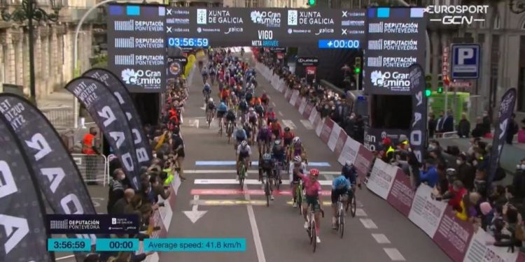 Vigo luce en la primera etapa de O Gran Camiño: triunfo de Cort; Valverde, tercero