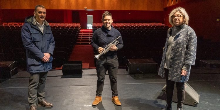 Manuel Madarnás presenta no Teatro Municipal de Tui o seu traballo discográfico “La MMarca”
