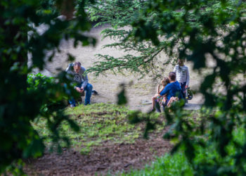 Galicia prepara la nueva vigilancia de la pandemia y ya no recomienda la mascarilla en los patios
