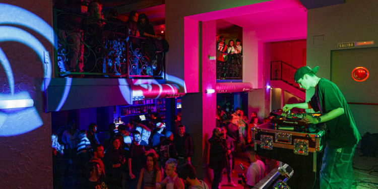 Vigo inaugura su nueva sala cultural: Molotov ofrece música, clubbing, mercadillo, moda, teatro…