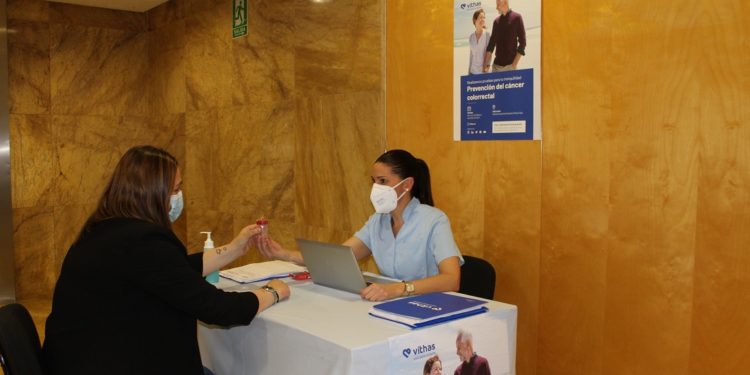 Vithas Vigo detecta un 5,2% de casos sospechosos de cáncer colorrectal tras realizar un cribado gratuito en el hospital