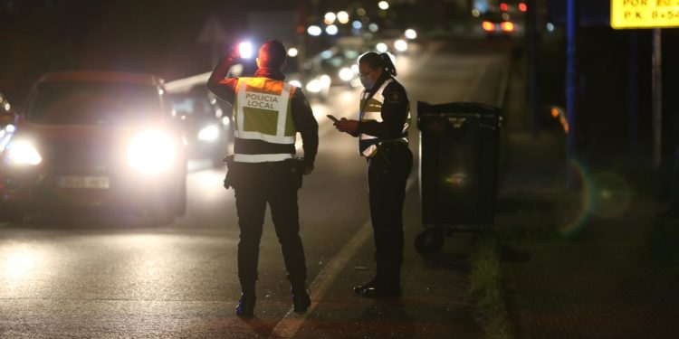 Cuatro heridos, entre ellos dos menores de edad, en un aparatoso accidente de tráfico en Ponteareas
