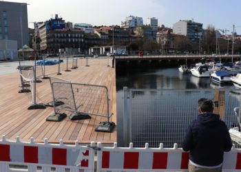 Así se ha recuperado el muelle hundido en O Marisquiño como nuevo paseo de Vigo