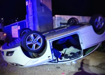 Rescatan a una persona de su vehículo tras volcar en Monte Faquiña