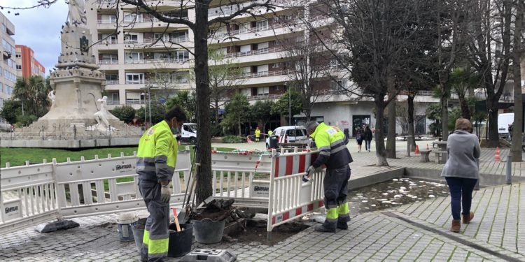 Acertado mantenimiento de la Praza da Independencia