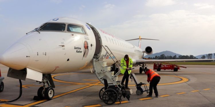 Air Nostrum busca tripulantes de cabina de pasajeros en Vigo
