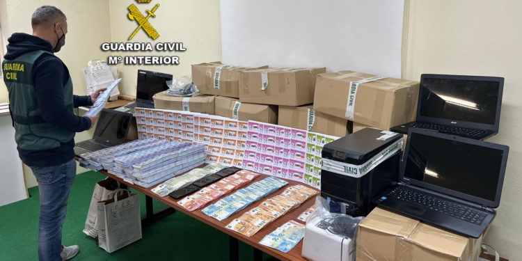 La red de venta de cupones falsos en Vigo implica a once personas, que tenían 300.000 boletos impresos