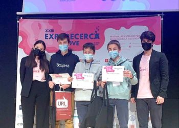 Tres alumnos vigueses, premiados en Barcelona por un invento para personas con limitaciones visuales