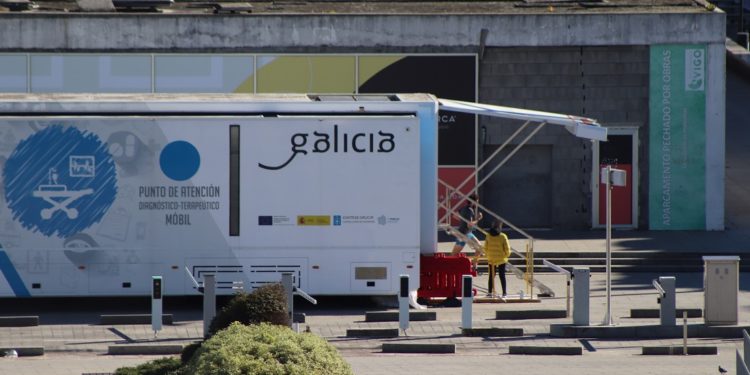 El área sanitaria de Vigo reduce de nuevo casos activos y sufre un ligero repunte de hospitalizados